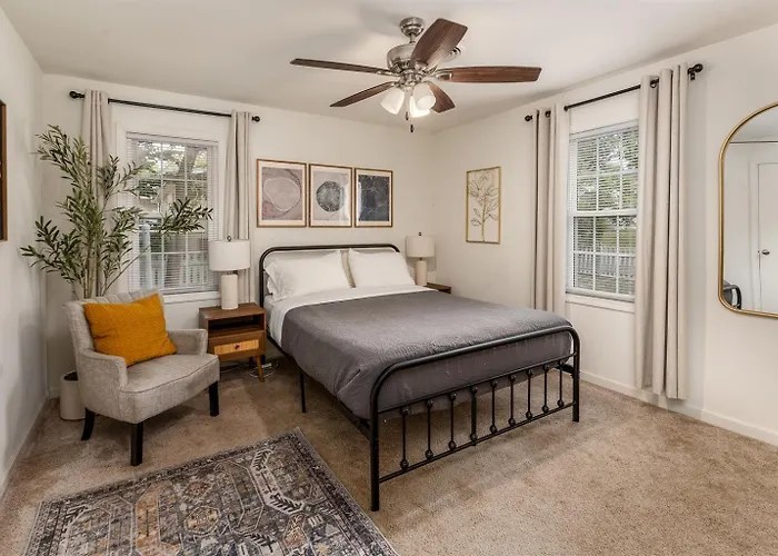 Walkable 2br In Downtown *