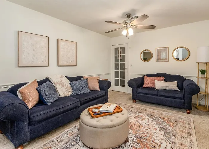Walkable 2br In Downtown *