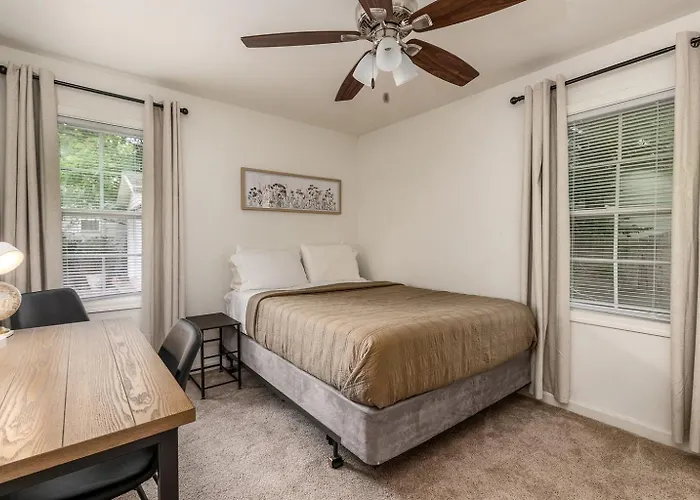 Walkable 2br In Downtown Ferienhaus *