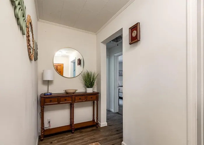 Walkable 2br In Downtown Ferienhaus *
