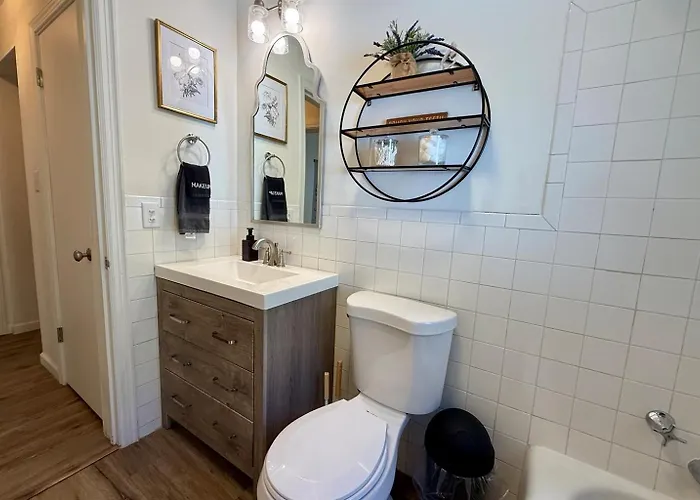 Walkable 2br In Downtown Ferienhaus *