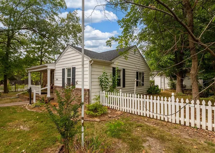 Walkable 2br In Downtown Ferienhaus