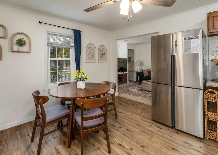Walkable 2br In Downtown Marion